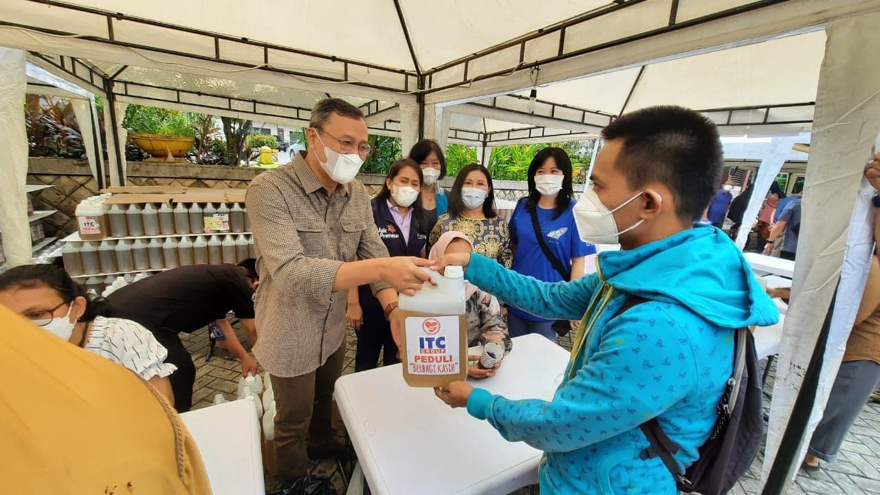 Sinar Mas Land dan Apkasindo Gelar Bazar Minyak Goreng Murah