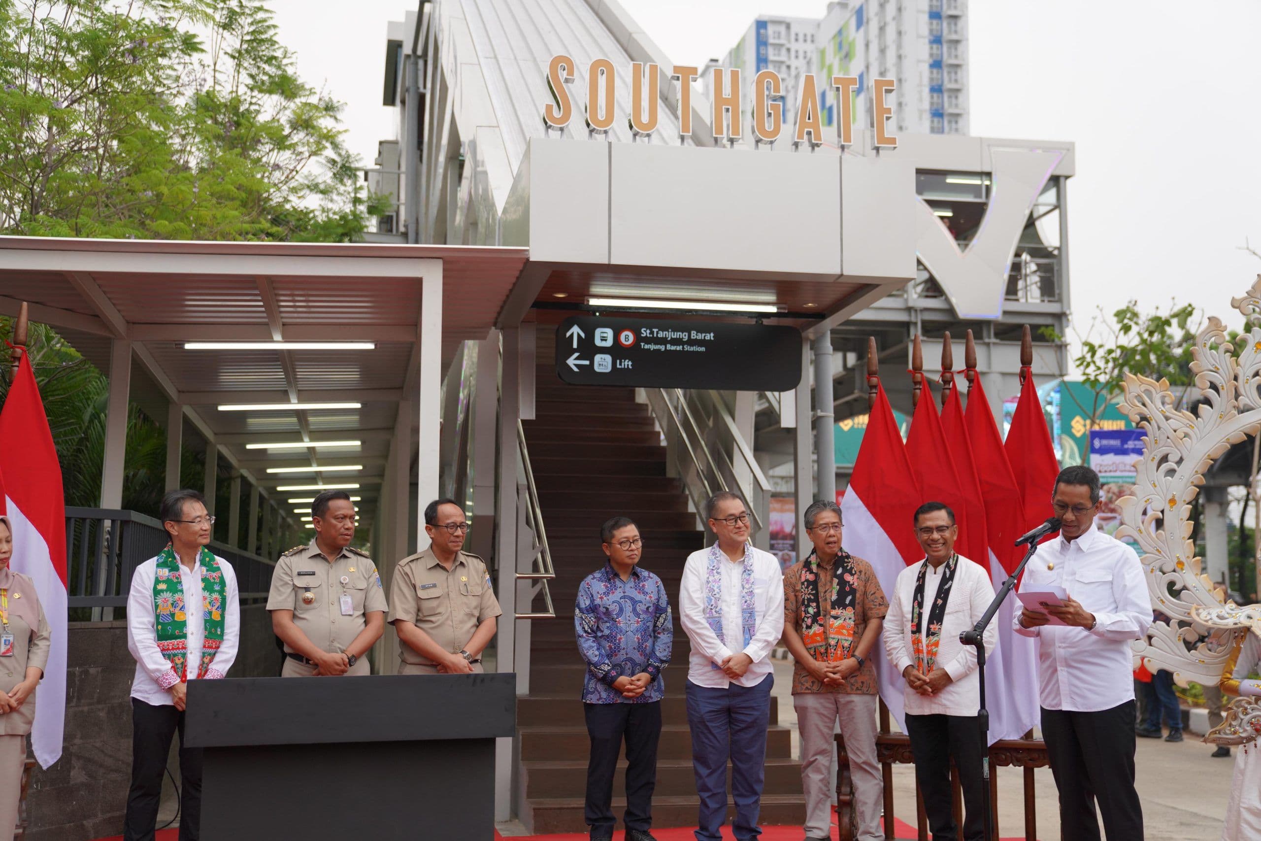 Permudah Akses Menuju Stasiun, SML Resmikan JPO di Southgate