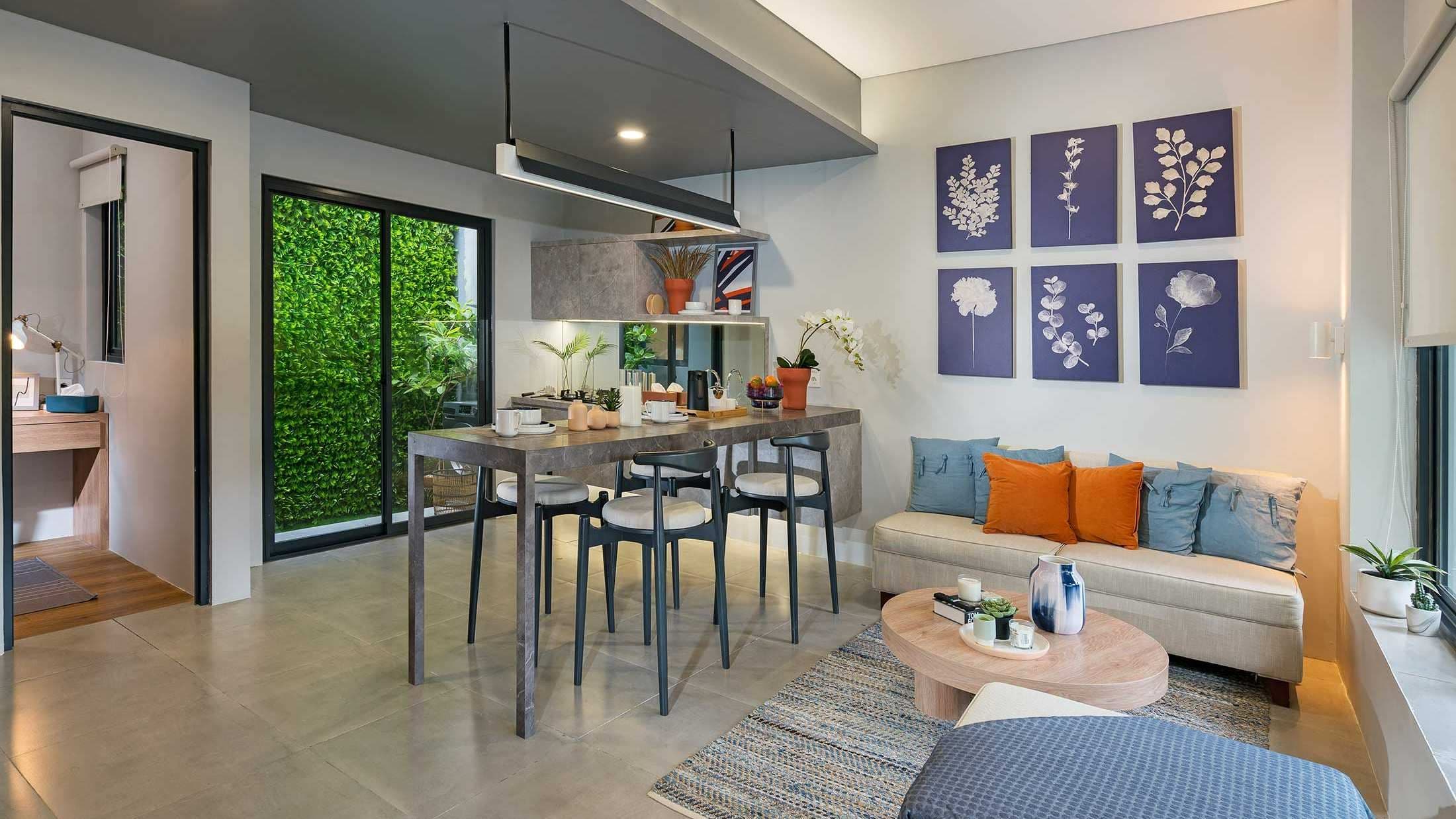 cozmohouse-livingroom.jpg