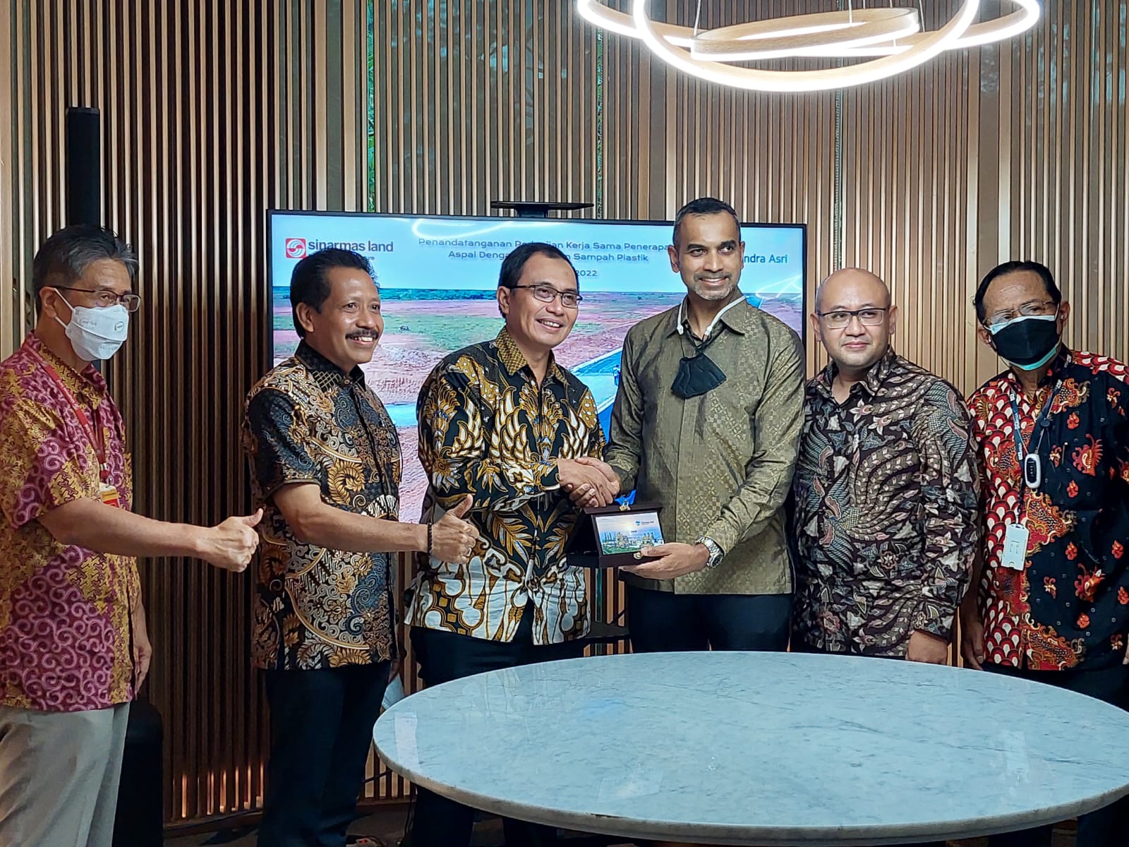 Sinar Mas Land dan Chandra Asri Kerja Sama Pengembangan Aspal Sampah